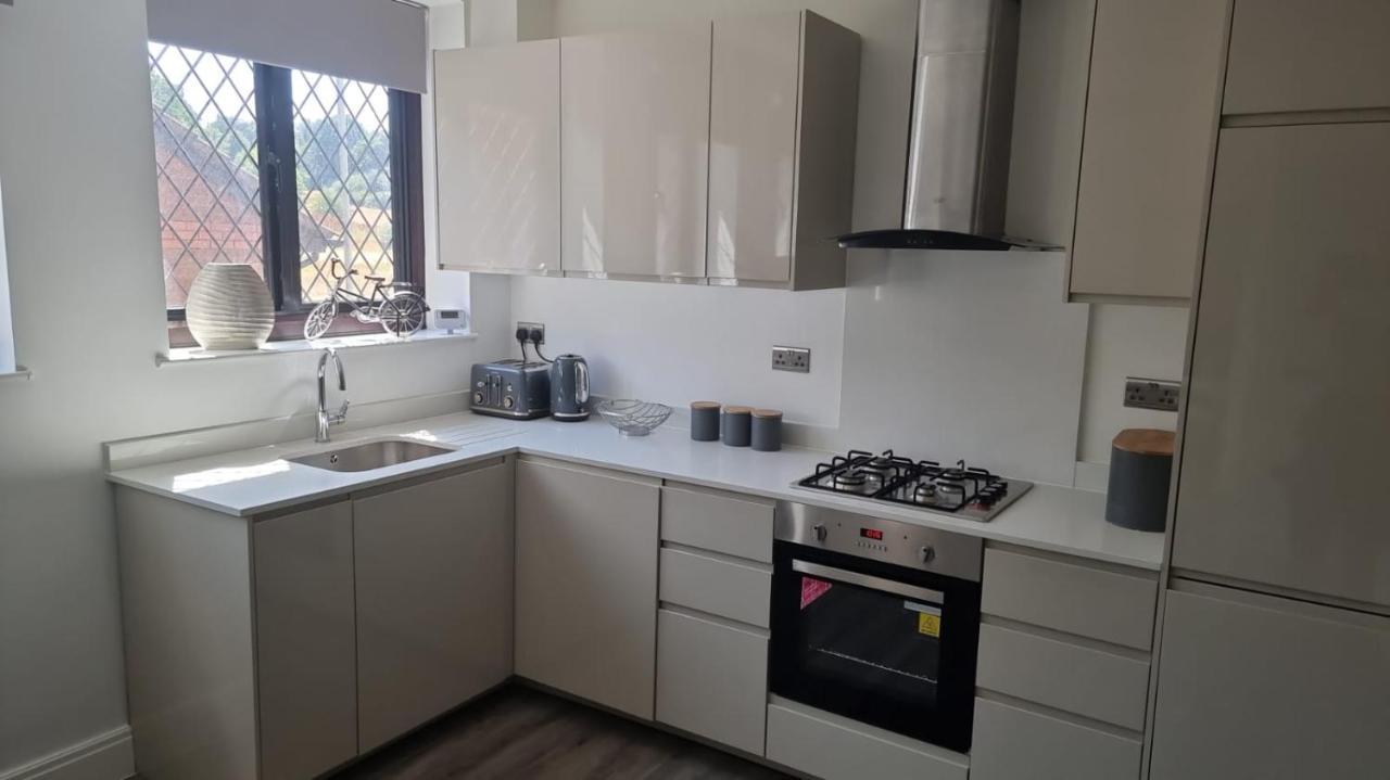 Jasmin Apartments - Luxury 1 & 2 Bedroom Units With Free Parking Bushey Exterior foto